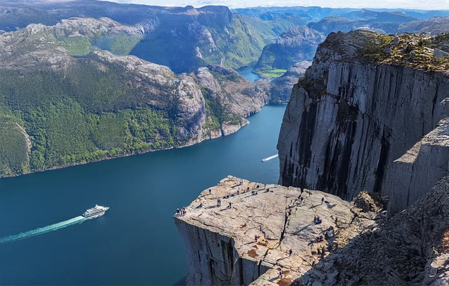 Drumeție Preikestolen + Ferry Lysefjord